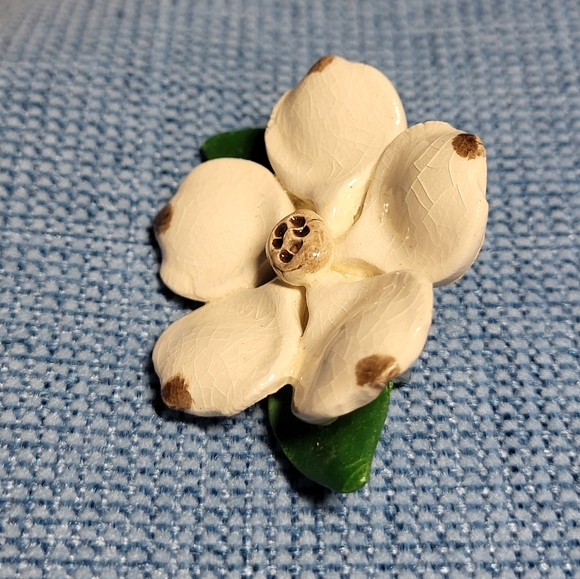 Vintage Porcelain Dogwood Blossom Brooch - Picture 5 of 9